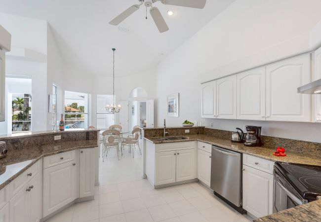 House in Cape Coral - HEAVENLY COASTAL House in Cape Coral - HEAVENLY COASTAL