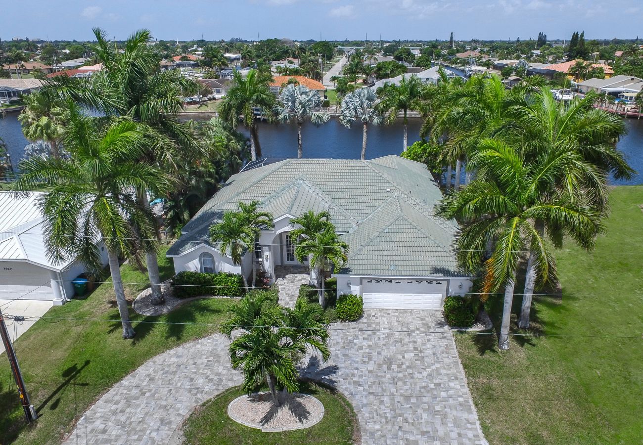 House in Cape Coral - HEAVENLY COASTAL House in Cape Coral - HEAVENLY COASTAL
