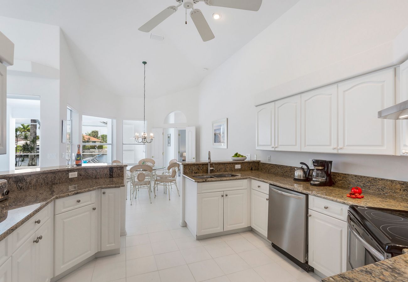 House in Cape Coral - HEAVENLY COASTAL House in Cape Coral - HEAVENLY COASTAL