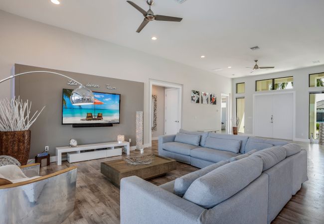 House in Cape Coral - THE LAKE HOUSE House in Cape Coral - THE LAKE HOUSE