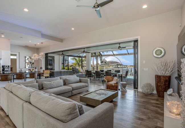 House in Cape Coral - THE LAKE HOUSE House in Cape Coral - THE LAKE HOUSE