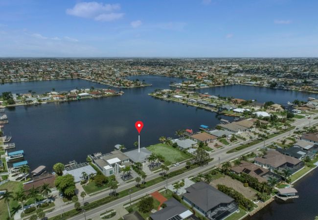 House in Cape Coral - THE LAKE HOUSE House in Cape Coral - THE LAKE HOUSE