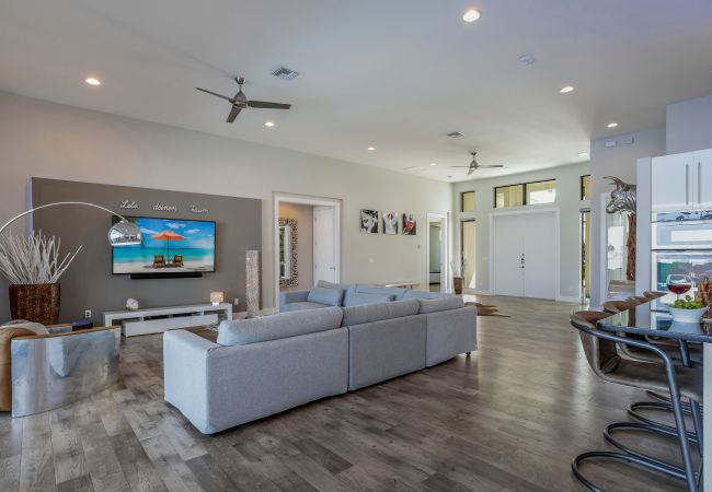 House in Cape Coral - THE LAKE HOUSE House in Cape Coral - THE LAKE HOUSE