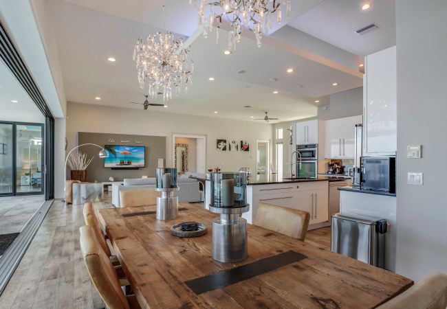 House in Cape Coral - THE LAKE HOUSE House in Cape Coral - THE LAKE HOUSE