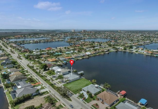 House in Cape Coral - THE LAKE HOUSE House in Cape Coral - THE LAKE HOUSE