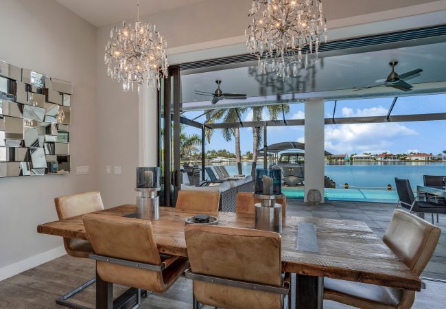 House in Cape Coral - THE LAKE HOUSE House in Cape Coral - THE LAKE HOUSE