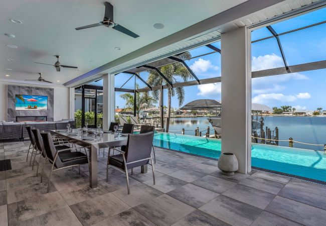 House in Cape Coral - THE LAKE HOUSE House in Cape Coral - THE LAKE HOUSE