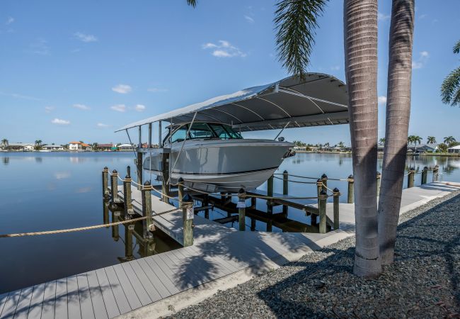 House in Cape Coral - THE LAKE HOUSE House in Cape Coral - THE LAKE HOUSE