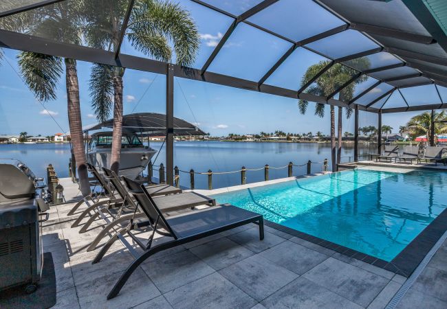 House in Cape Coral - THE LAKE HOUSE House in Cape Coral - THE LAKE HOUSE