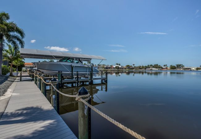 House in Cape Coral - THE LAKE HOUSE House in Cape Coral - THE LAKE HOUSE
