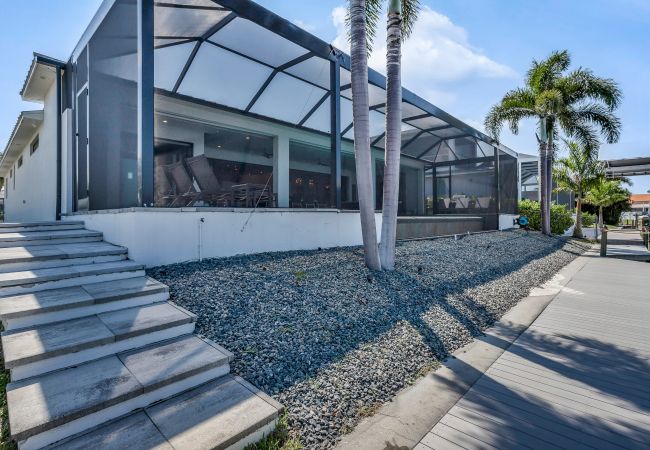 House in Cape Coral - THE LAKE HOUSE House in Cape Coral - THE LAKE HOUSE