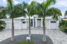 House in Cape Coral - THE LAKE HOUSE