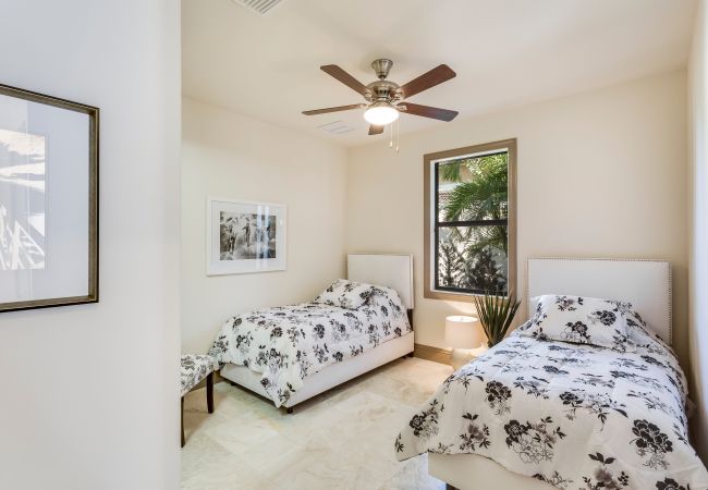 House in Naples - PARADISE House in Naples - PARADISE