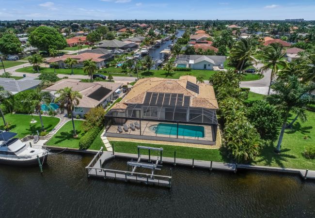House in Cape Coral - SALT LIVING House in Cape Coral - SALT LIVING