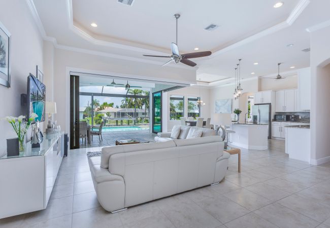 House in Cape Coral - SALT LIVING House in Cape Coral - SALT LIVING