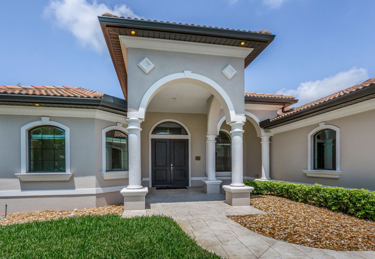 House in Cape Coral - SALT LIVING House in Cape Coral - SALT LIVING