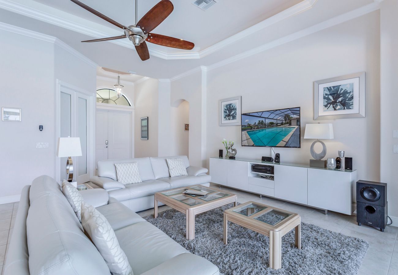 House in Cape Coral - SALT LIVING House in Cape Coral - SALT LIVING