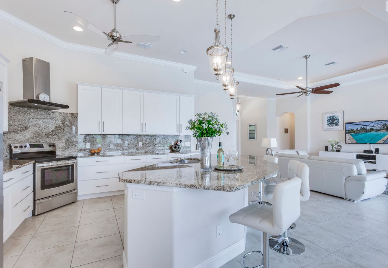 House in Cape Coral - SALT LIVING House in Cape Coral - SALT LIVING