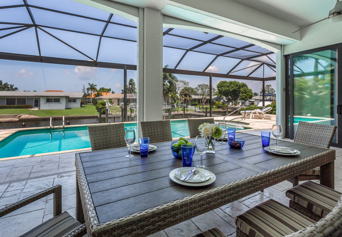 House in Cape Coral - SALT LIVING House in Cape Coral - SALT LIVING