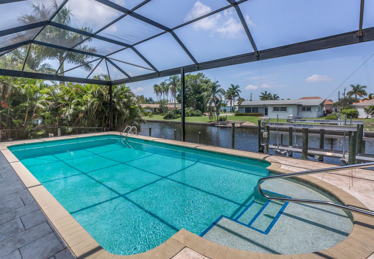 House in Cape Coral - SALT LIVING House in Cape Coral - SALT LIVING