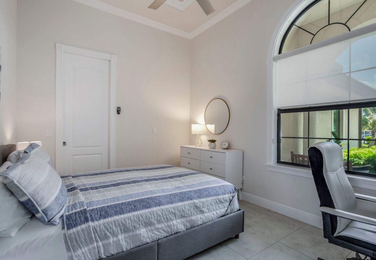 House in Cape Coral - SALT LIVING House in Cape Coral - SALT LIVING