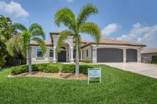 House in Cape Coral - SALT LIVING