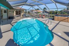 House in Cape Coral - TRAVELER`S PARADISE