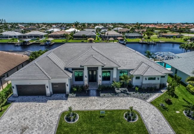 House in Cape Coral - THE RESIDENCE House in Cape Coral - THE RESIDENCE