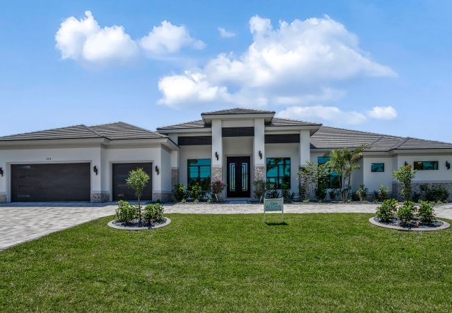 House in Cape Coral - THE RESIDENCE House in Cape Coral - THE RESIDENCE