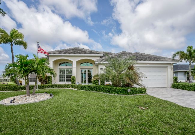 House in Cape Coral - PARADISE PALMS House in Cape Coral - PARADISE PALMS