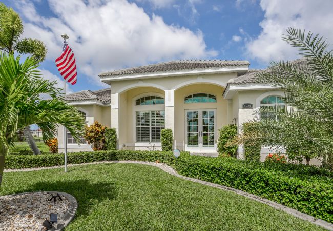 House in Cape Coral - PARADISE PALMS House in Cape Coral - PARADISE PALMS