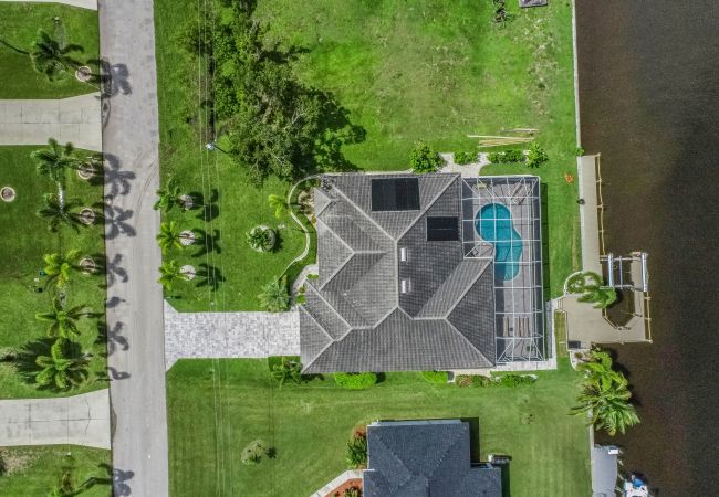 House in Cape Coral - PARADISE PALMS House in Cape Coral - PARADISE PALMS