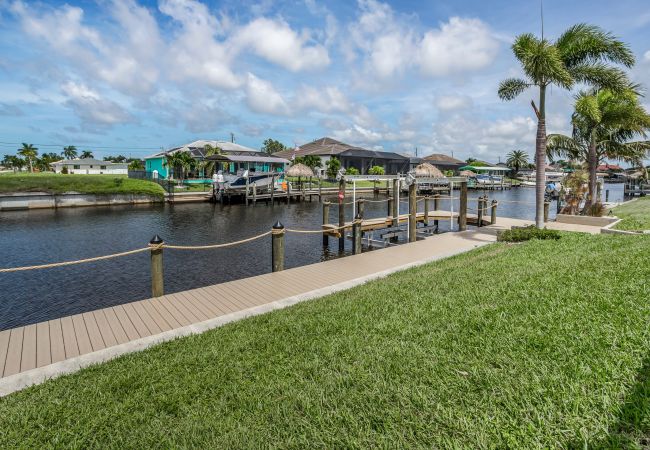 House in Cape Coral - PARADISE PALMS House in Cape Coral - PARADISE PALMS