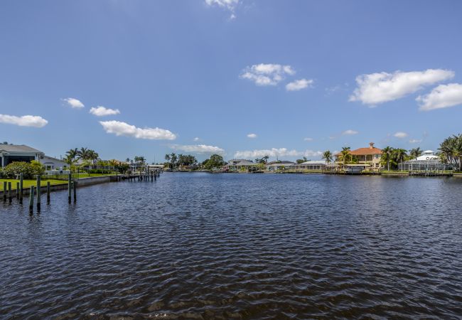 House in Cape Coral - THE GREAT LAKE House in Cape Coral - THE GREAT LAKE