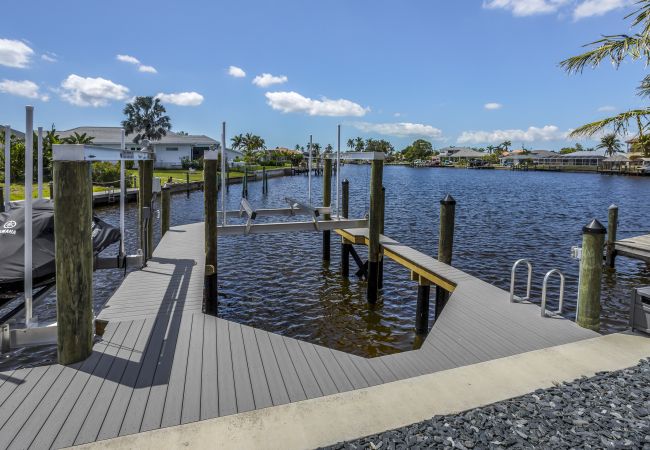House in Cape Coral - THE GREAT LAKE House in Cape Coral - THE GREAT LAKE